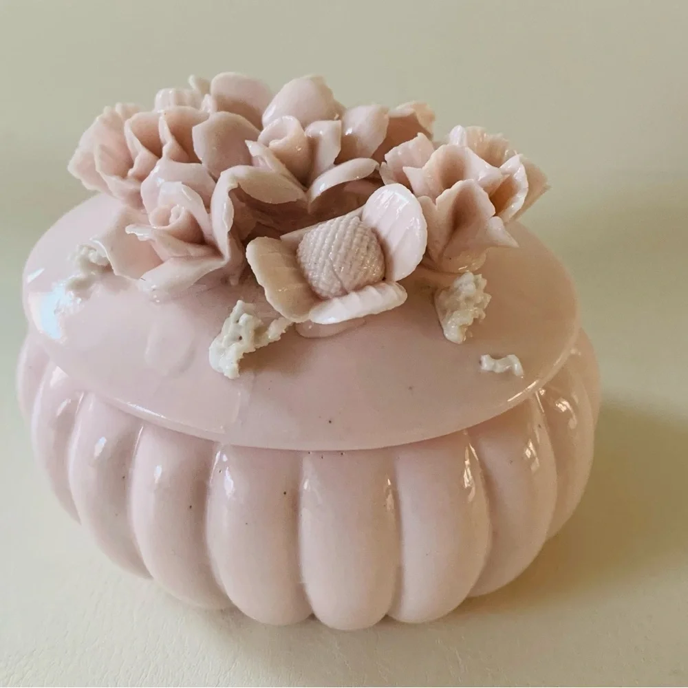 A Lorrie Design box
